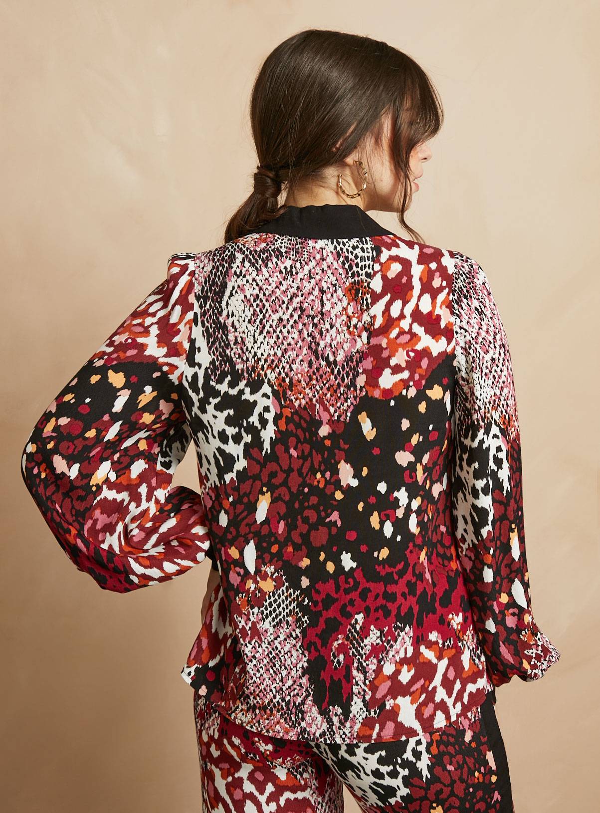 EVERBELLE Animal Print Relaxed Shirt 16 - Image 4